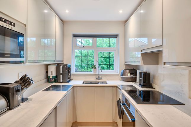 90 West Hill, Epsom photo 3