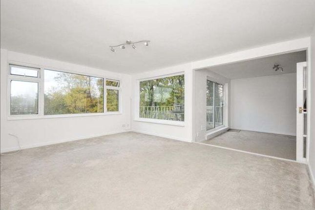 32, Bramley Hyrst, South Croydon photo 4