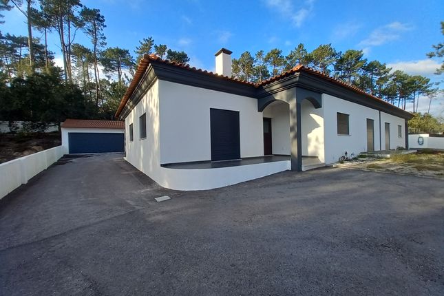 Thumbnail Semi-detached house for sale in Rua Fagundo, Albergaria, Marinha Grande (Parish), Marinha Grande, Leiria, Central Portugal