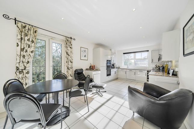 Flat for sale in Magpie Hall Road, Bushey Heath