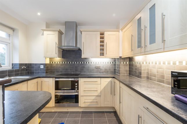11 Carlton Court, Carlton Road, Harpenden photo 2