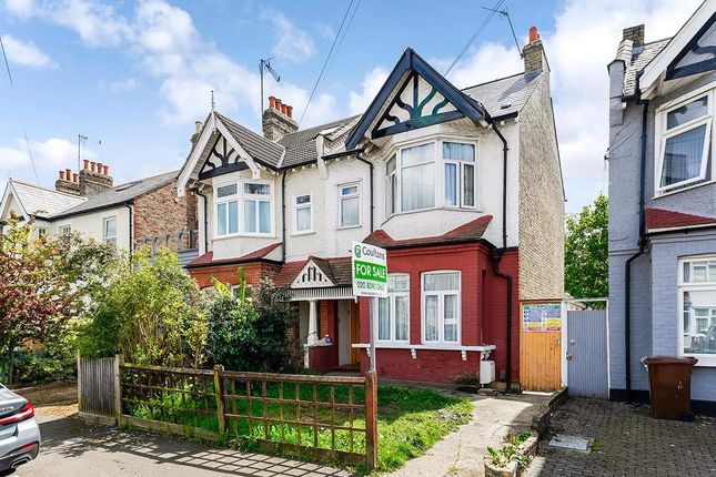 Flat for sale in Chingford Avenue, Chingford