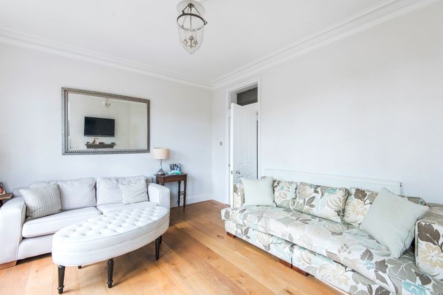 Flat to rent in Cremorne Road, London