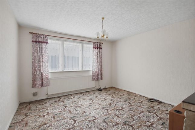 9 Adlington Avenue, Chesterfield photo 2