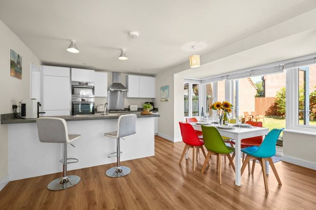 10, Clock Meadow, Daventry photo 3