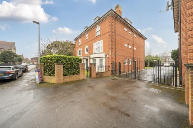 2-bed flat on 8, Brownlow Lodge, Reading, £175,000