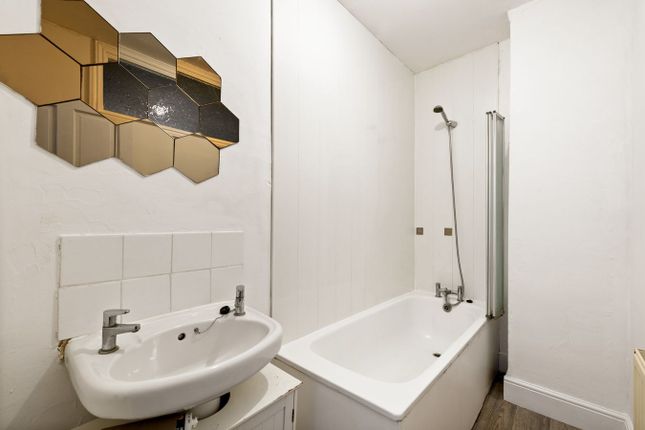 Flat 2, 2, Albion Place, Hythe photo 4