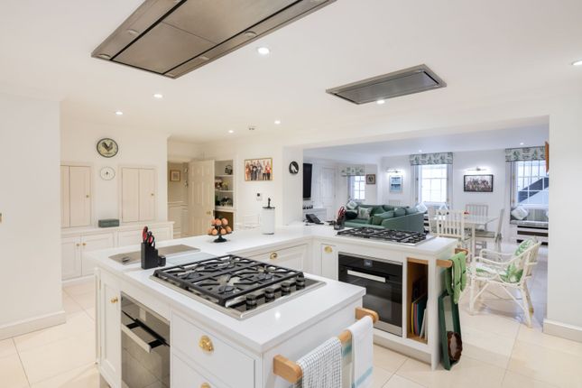 Town house for sale in Craven Street, London
