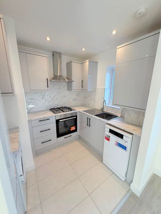 Broadfields, North Harrow photo 5