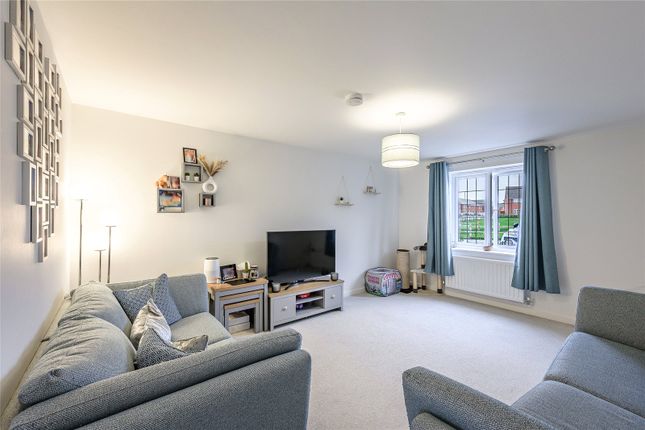 6, Billars Close, Wolverhampton photo 2