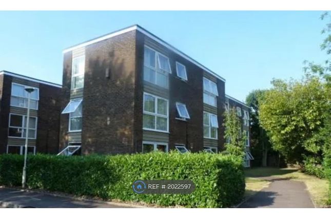 Thumbnail Flat to rent in Vine Court, Hersham, Walton-On-Thames