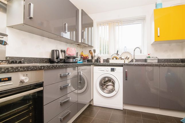 Town house for sale in Sams Lane, West Bromwich