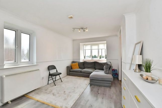 12 Bishops Court, Blandford Close, Romford photo 2