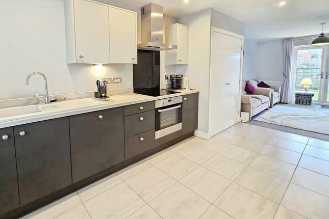 14, Oakwood Close, Sleaford photo 2