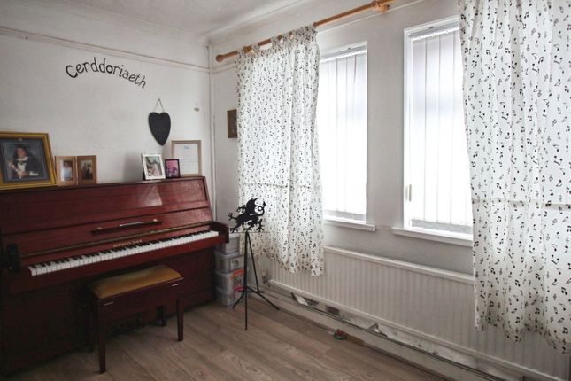 First Avenue, Caerphilly photo 4