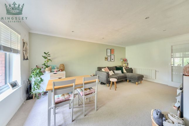 Flat 14, Rydal Court Grasmere Close, Watford photo 4