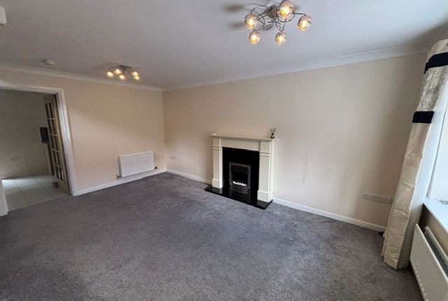 14, Fieldfare Close, NOTTINGHAM photo 2