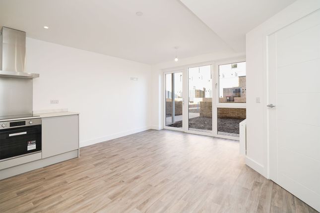 104 Lescar Road, Rotherham photo 4