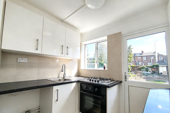 15 Nicoll Road, LONDON photo 4