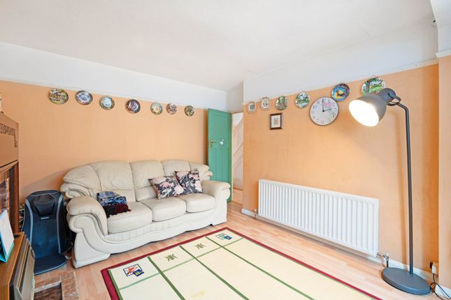 137, Hillcross Avenue, Morden photo 4