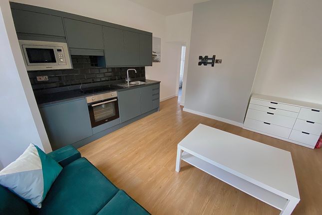 Flat 1, 108 Basingstoke Road, Reading photo 4