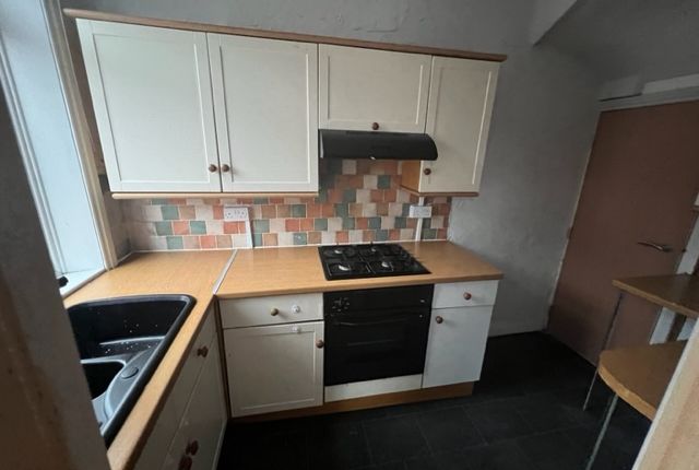 22, Clifton Avenue Harehills Leeds photo 4