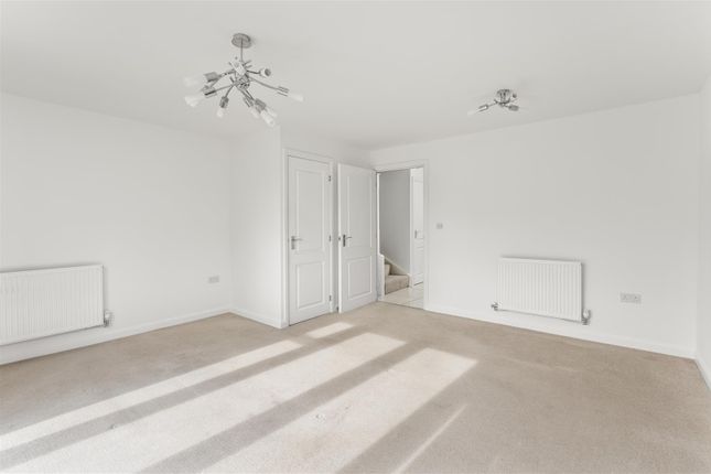 25, Wren Crescent, Bodicote photo 4