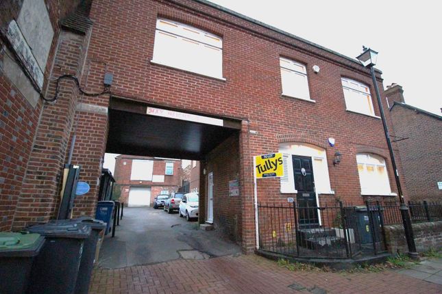 Thumbnail Flat to rent in South Street, Havant