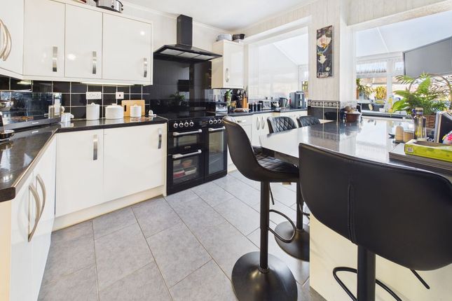 13, Harefield Crescent, Camborne photo 4