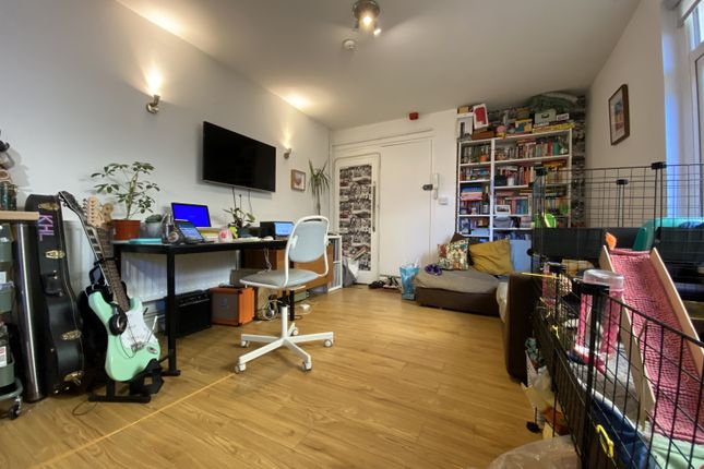 14, Llanbleddian Gardens, Cardiff photo 4