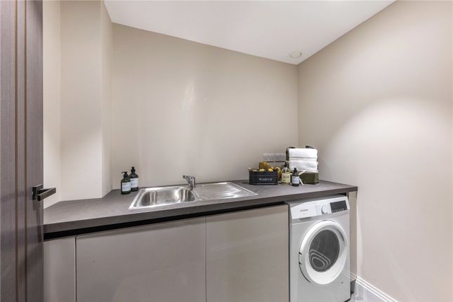 Flat for sale in Lincoln Court, Old Avenue, Weybridge, Surrey