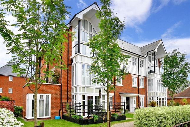2 bed flat for sale in Avion Gardens, Kings Hill, West Malling, Kent ME19