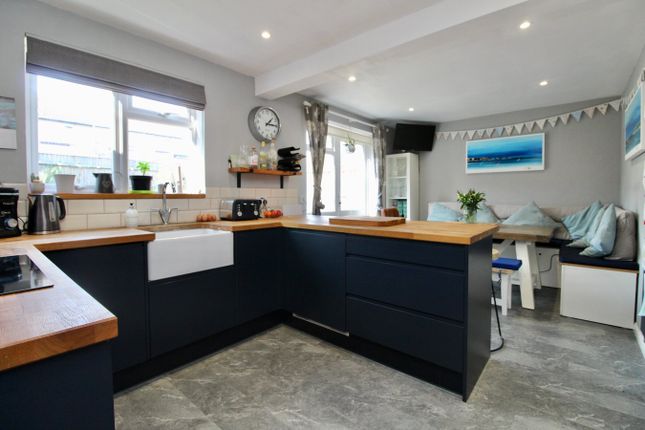 9, Hives Way, Lymington photo 2