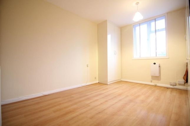 75757h, The Larches, Uxbridge photo 4