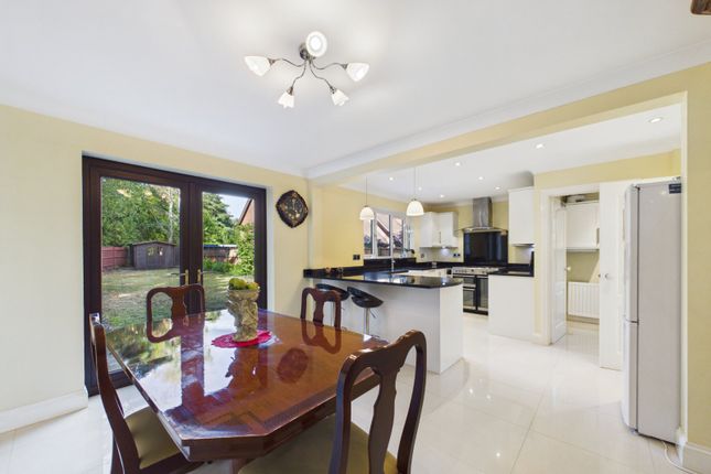 10, Georgeham Road, Sandhurst photo 4