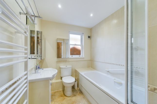 Flat for sale in Clare Gardens, Hitchin