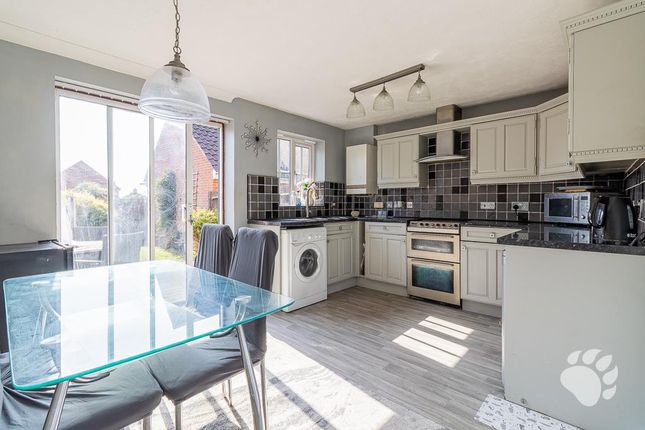 12, Orkney Gardens, Wickford photo 3