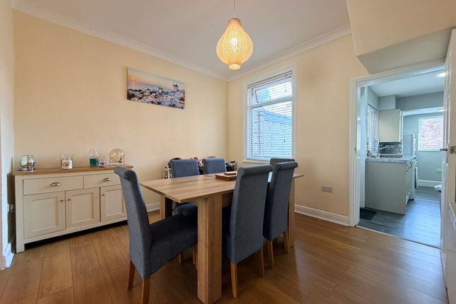 7 Rothbury Street, Scarborough photo 4