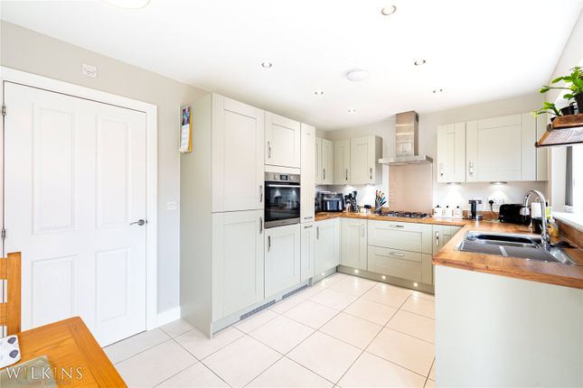 29, Sparrowdale Close, Atherstone photo 3