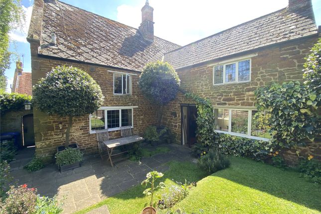 21, High Street, EYDON photo 2