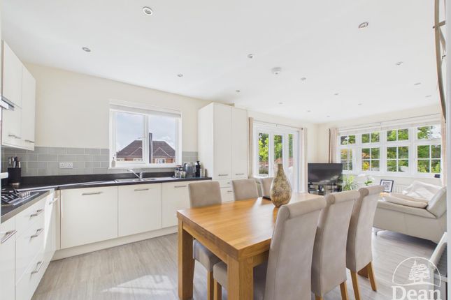 8, Croome Close, Lydney photo 3