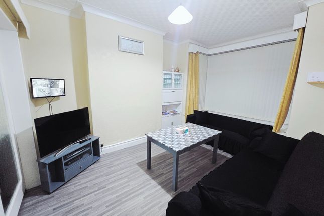 248 Upper Woodlands Road, Bradford photo 3