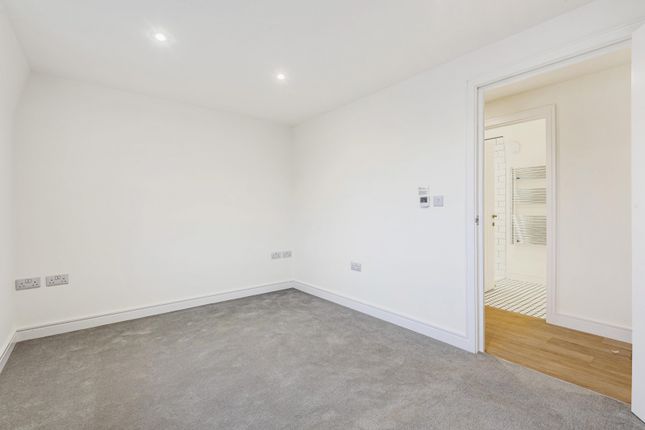 3, Portland Yard, Bishopric, Horsham photo 3