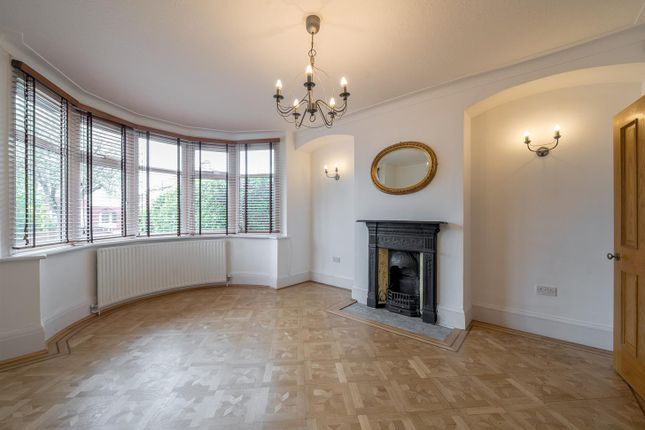23, Wren Avenue, London photo 4
