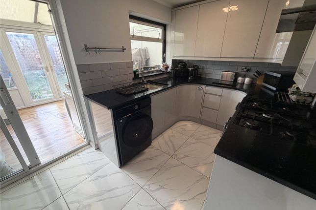 61, Trent Road, Slough photo 3