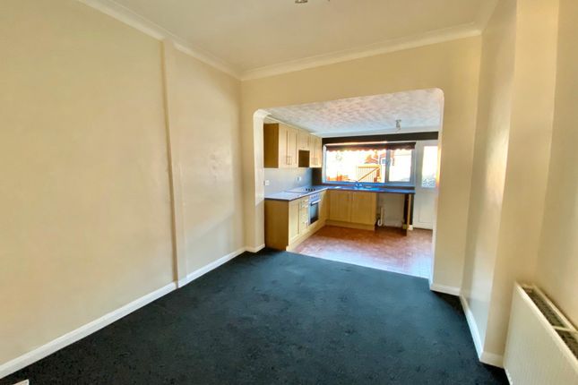 27, Churchfield Avenue, BARNSLEY photo 3