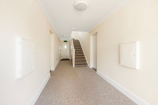 6, Netherwood Close, Midhurst photo 3