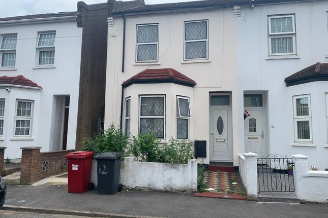 Terraced house for sale in Colonial Road, Slough