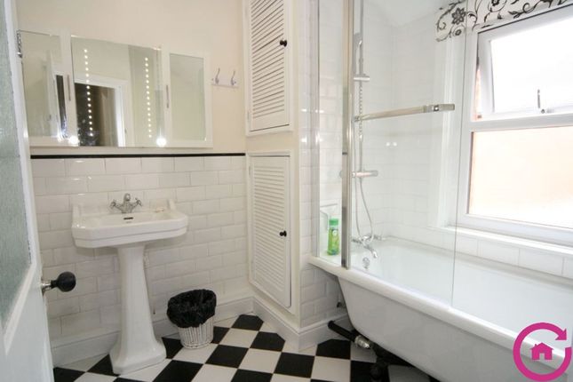 Room 3, 50, Central Road, Gloucester photo 2