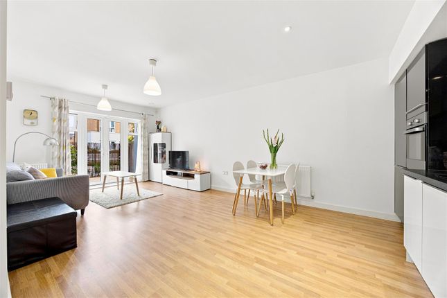 57 Clovelly Court, 6 Wintergreen Boulevard, West Drayton photo 3